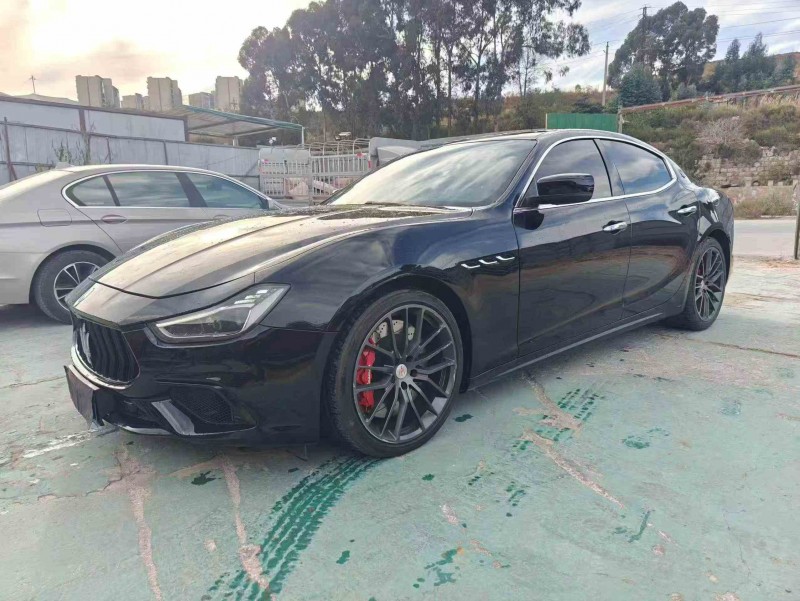 昭通14年玛莎拉蒂Ghibli2