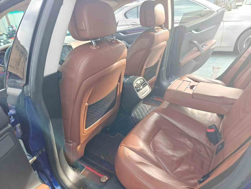 昭通14年玛莎拉蒂Ghibli7