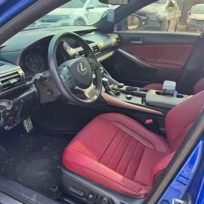 東營19年雷克薩斯IS6