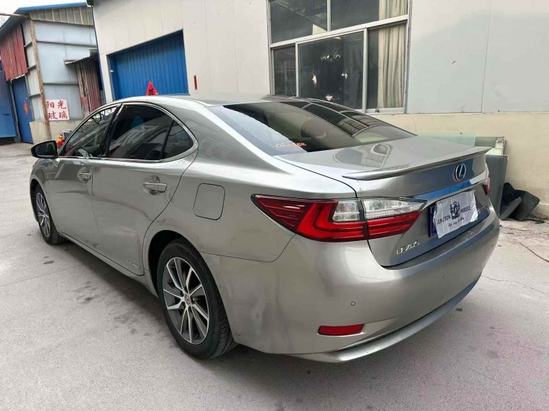 東營18年雷克薩斯ES7