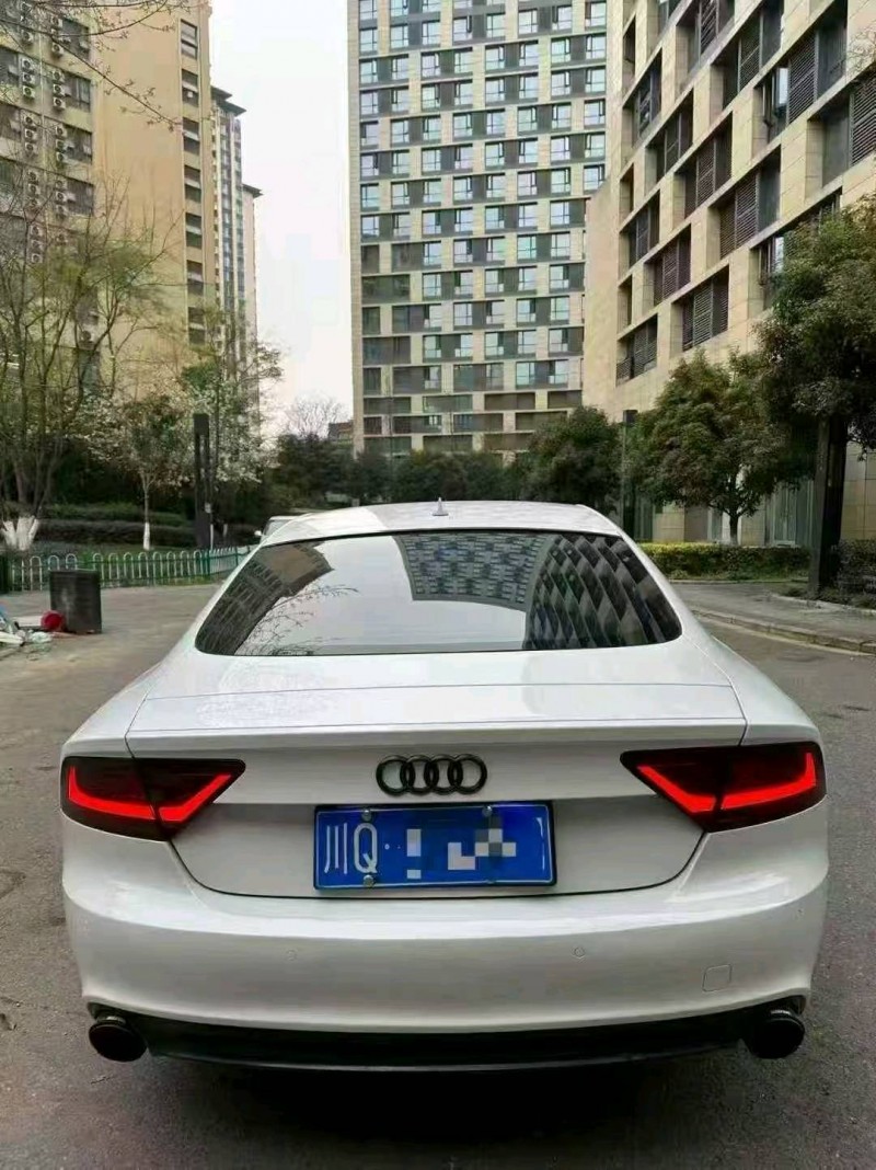 成都15年奥迪A7L8
