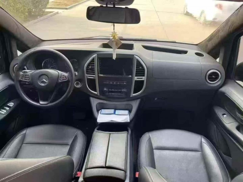 泰安17年奔馳威霆4