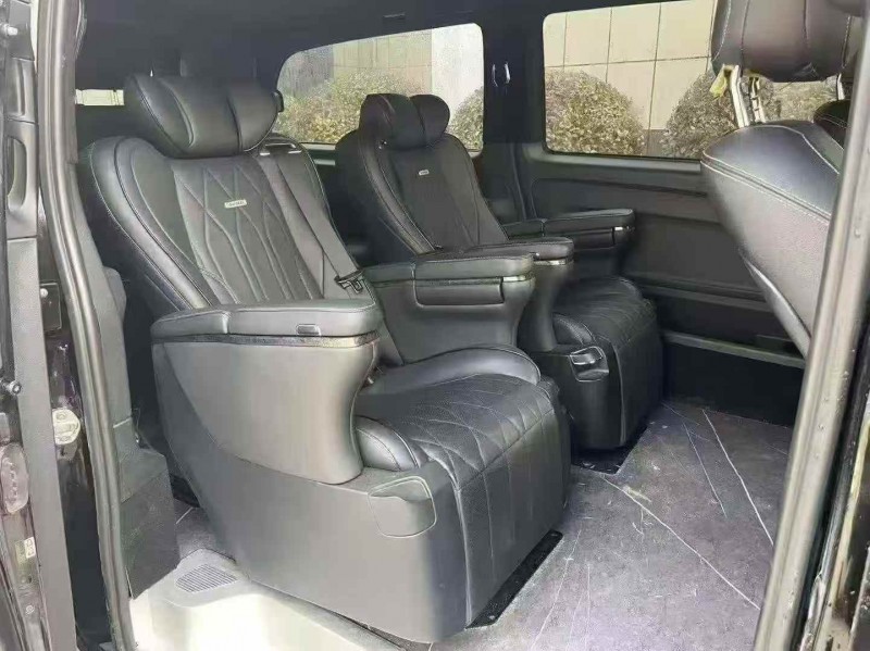 泰安17年奔馳威霆5