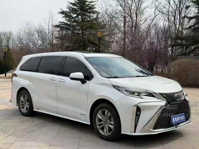 济宁23年丰田塞纳2