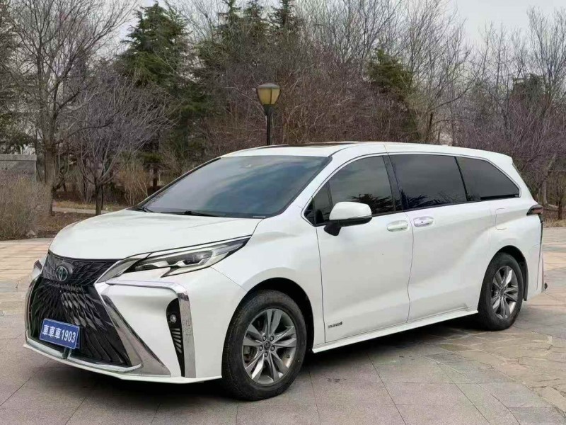 济宁23年丰田塞纳3