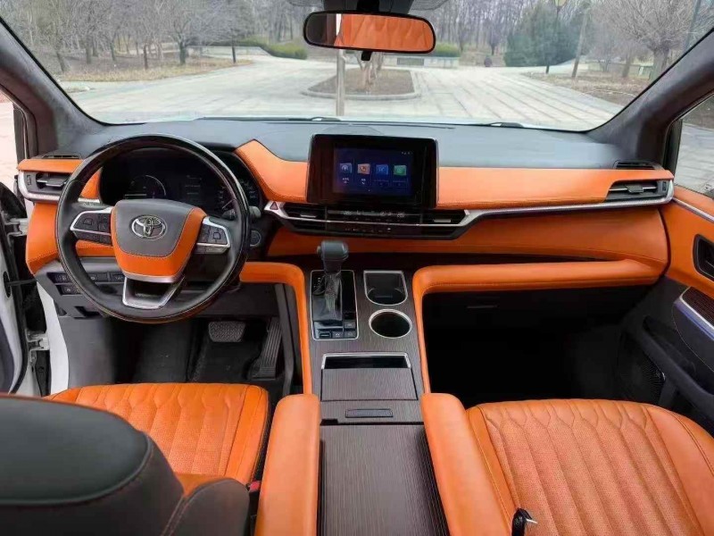 济宁23年丰田塞纳4