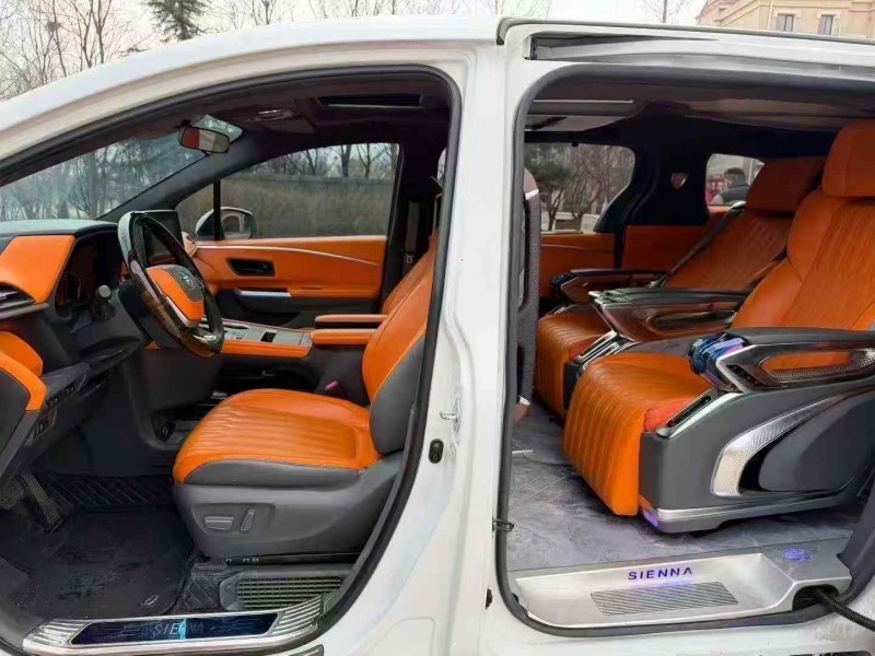 济宁23年丰田塞纳6