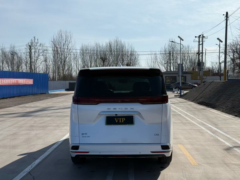 青岛22年腾势D99