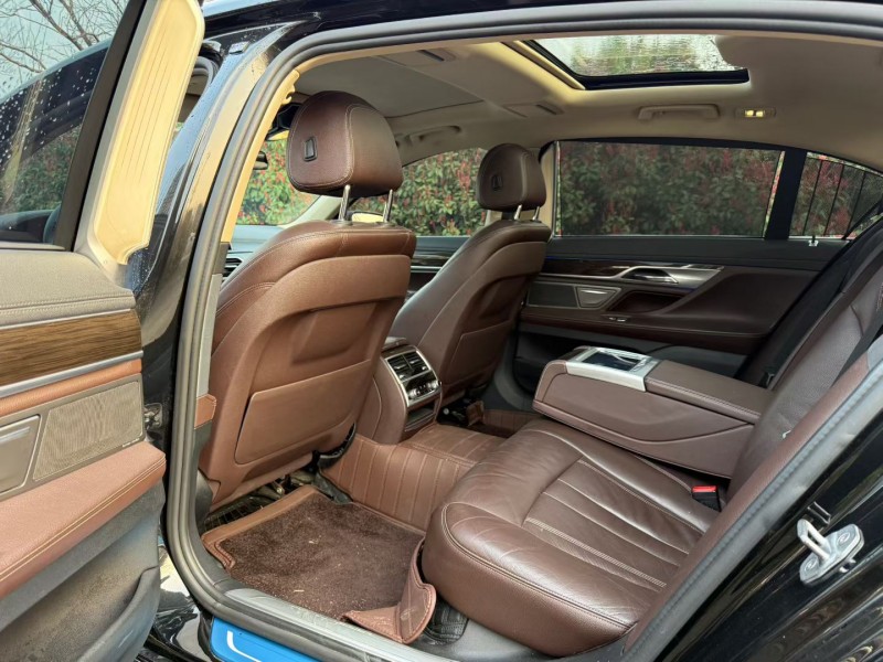 武漢16年寶馬7系8