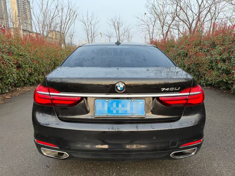 武漢16年寶馬7系9