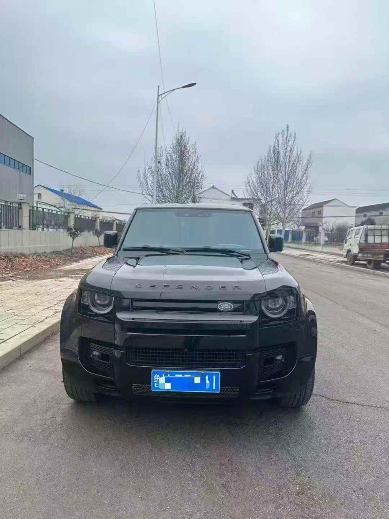 济宁21年路虎卫士1