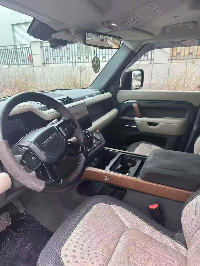 济宁21年路虎卫士4