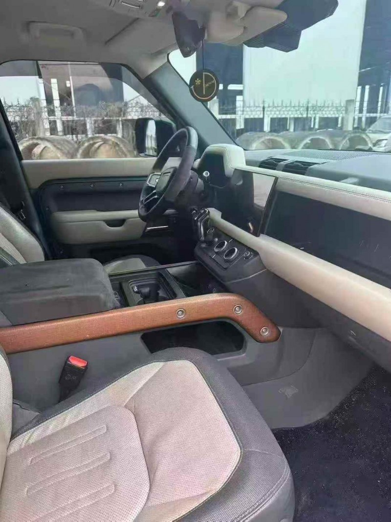 济宁21年路虎卫士5