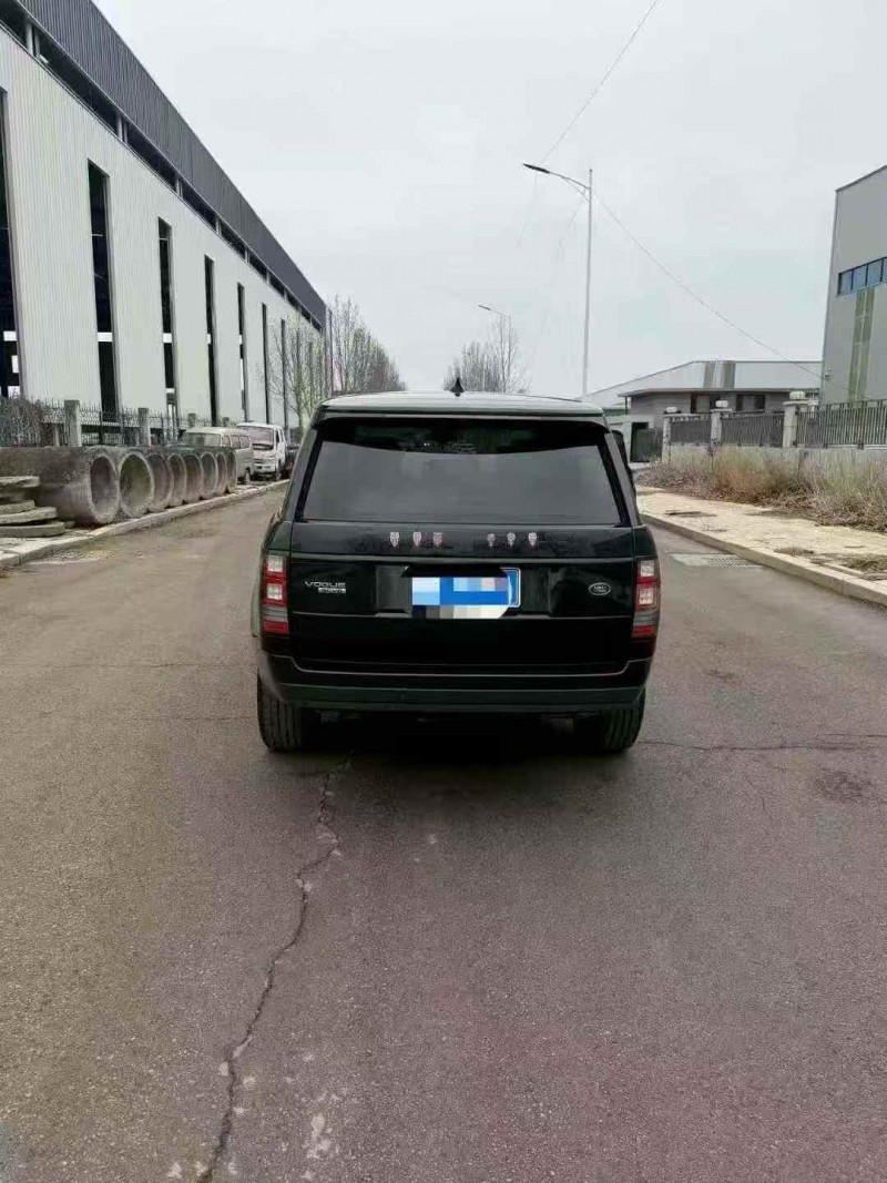 济宁17年路虎揽胜行政9