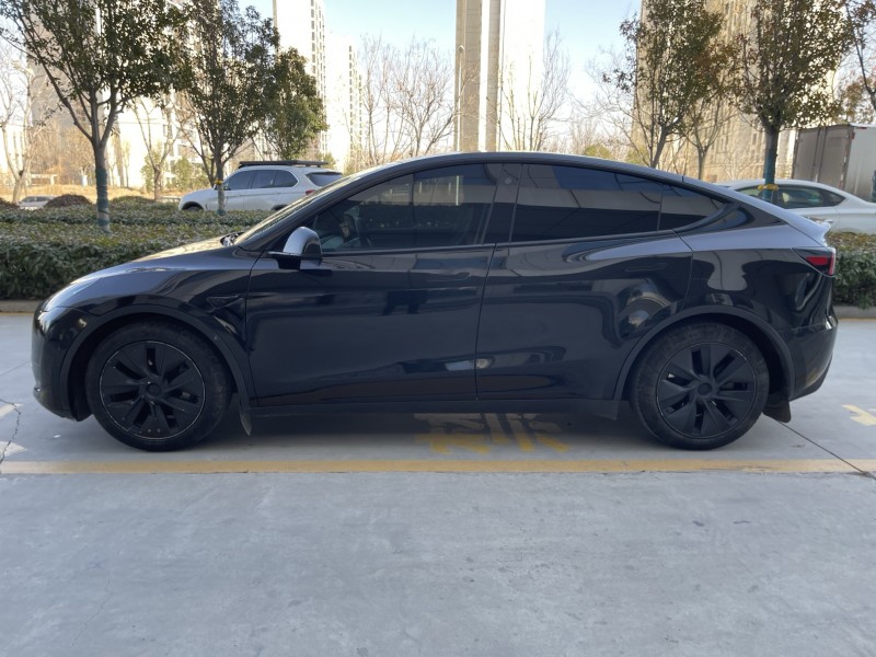 济宁23年特斯拉MODEL Y4
