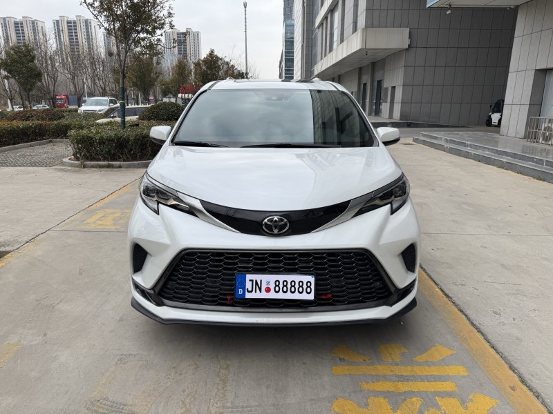 济宁24年丰田格瑞维亚1