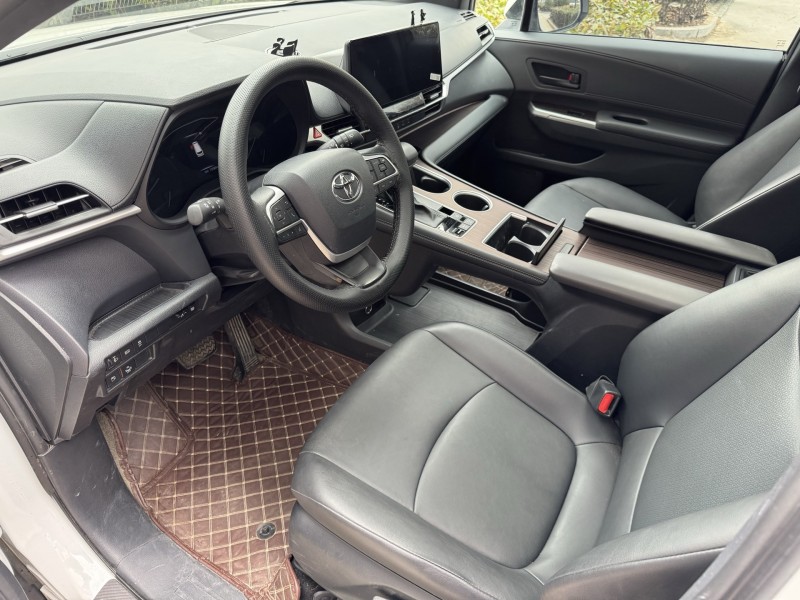 济宁24年丰田格瑞维亚3