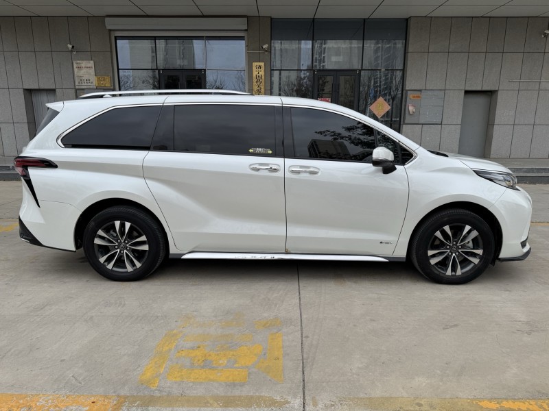 济宁24年丰田格瑞维亚4