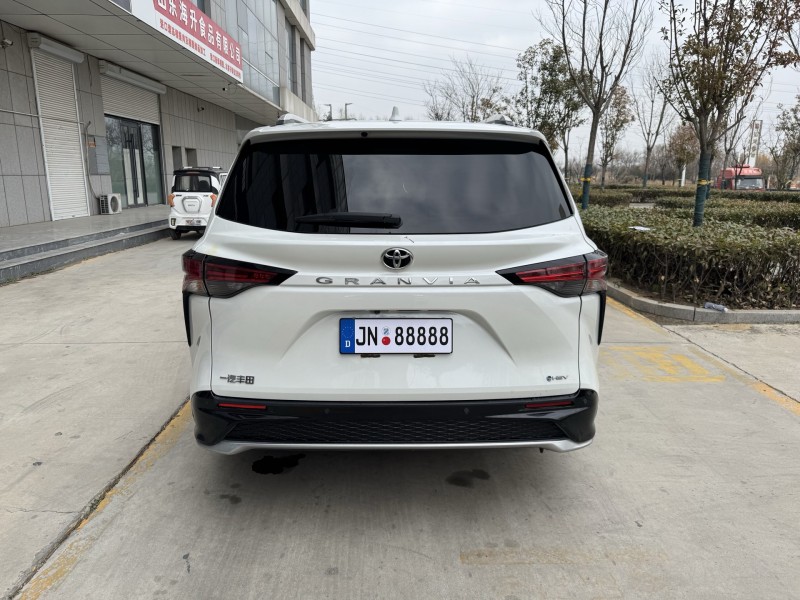 济宁24年丰田格瑞维亚5