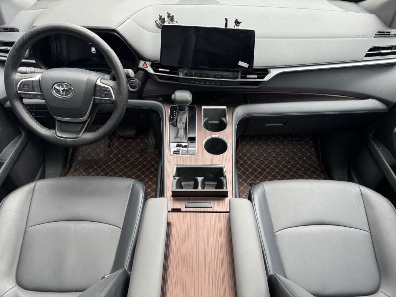 济宁24年丰田格瑞维亚8