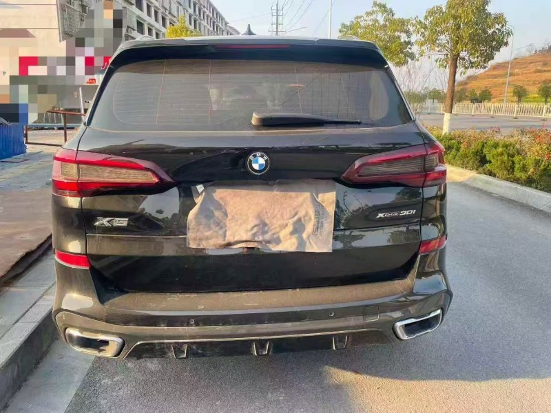 保定21年宝马X57