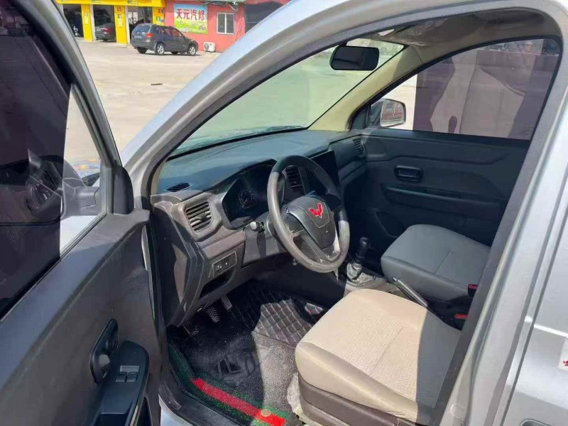 青岛23年五菱汽车宏光5