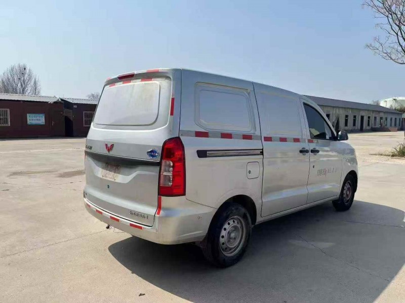 青岛23年五菱汽车宏光8