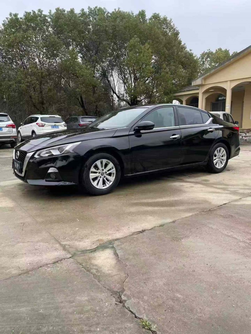 襄阳22年日产天籁3