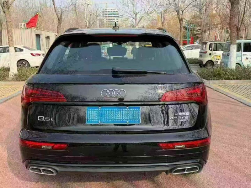 濟寧25年奧迪Q58