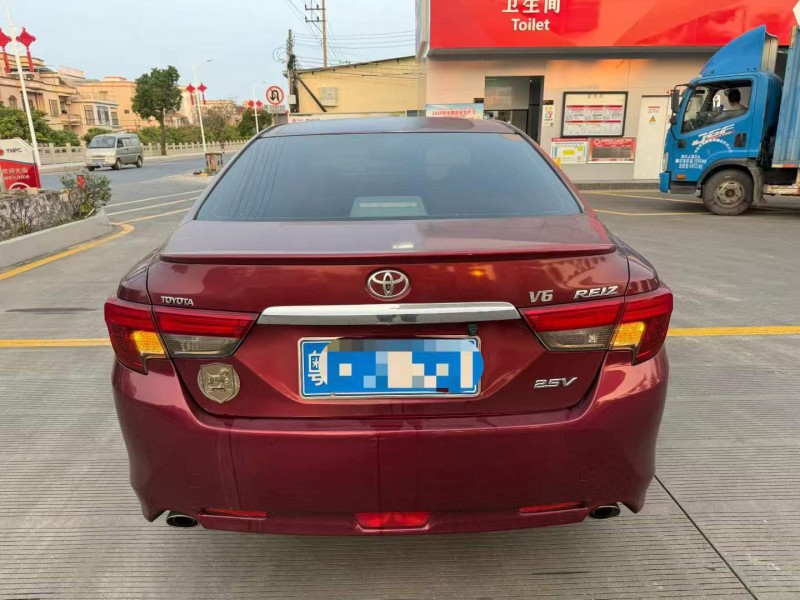 广州17年丰田锐志4