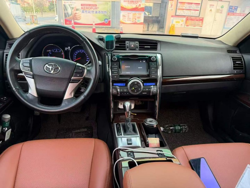 广州17年丰田锐志6