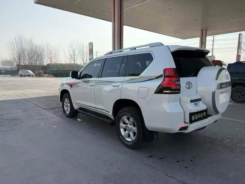 枣庄17年丰田普拉多8