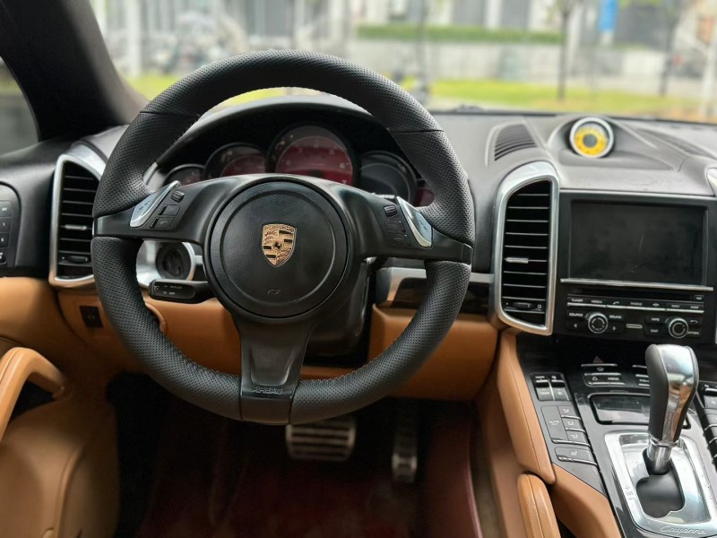 广州13年保时捷卡宴3