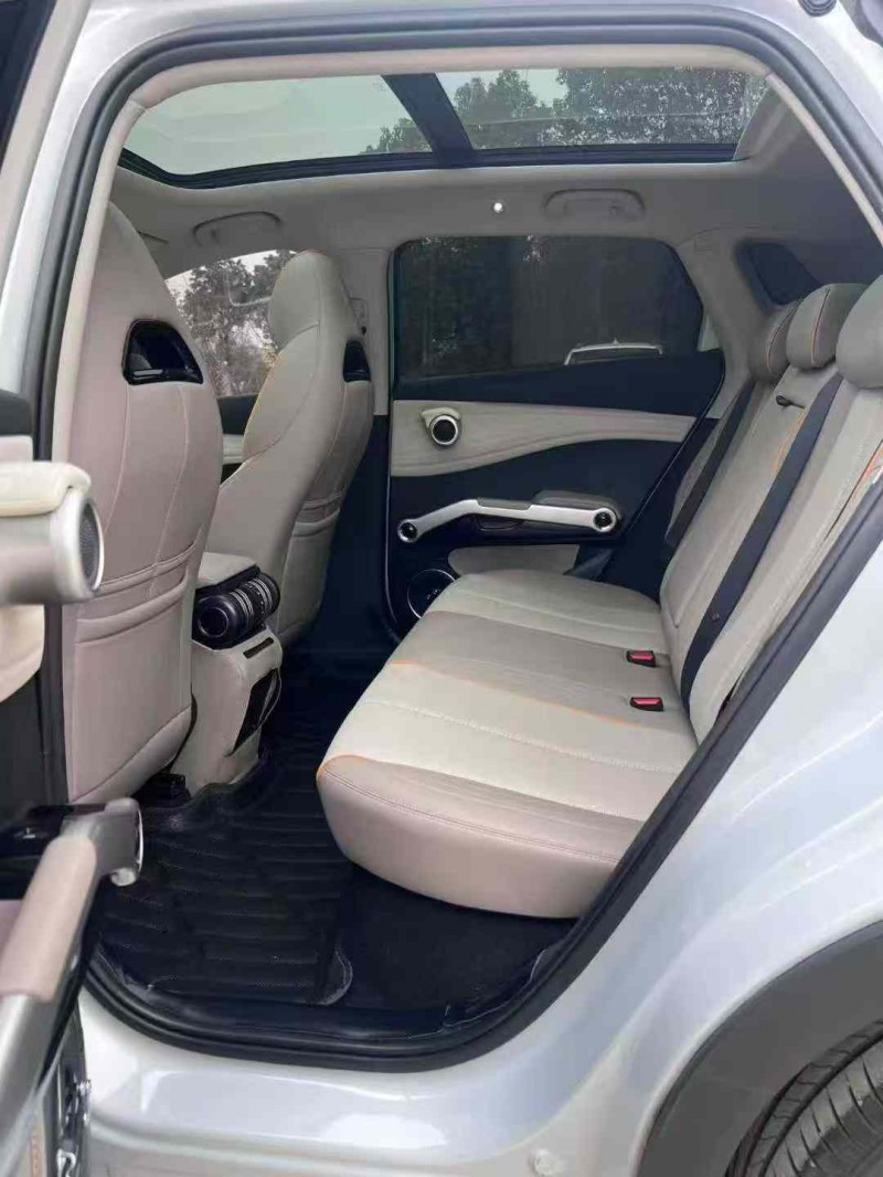 襄阳25年比亚迪元4