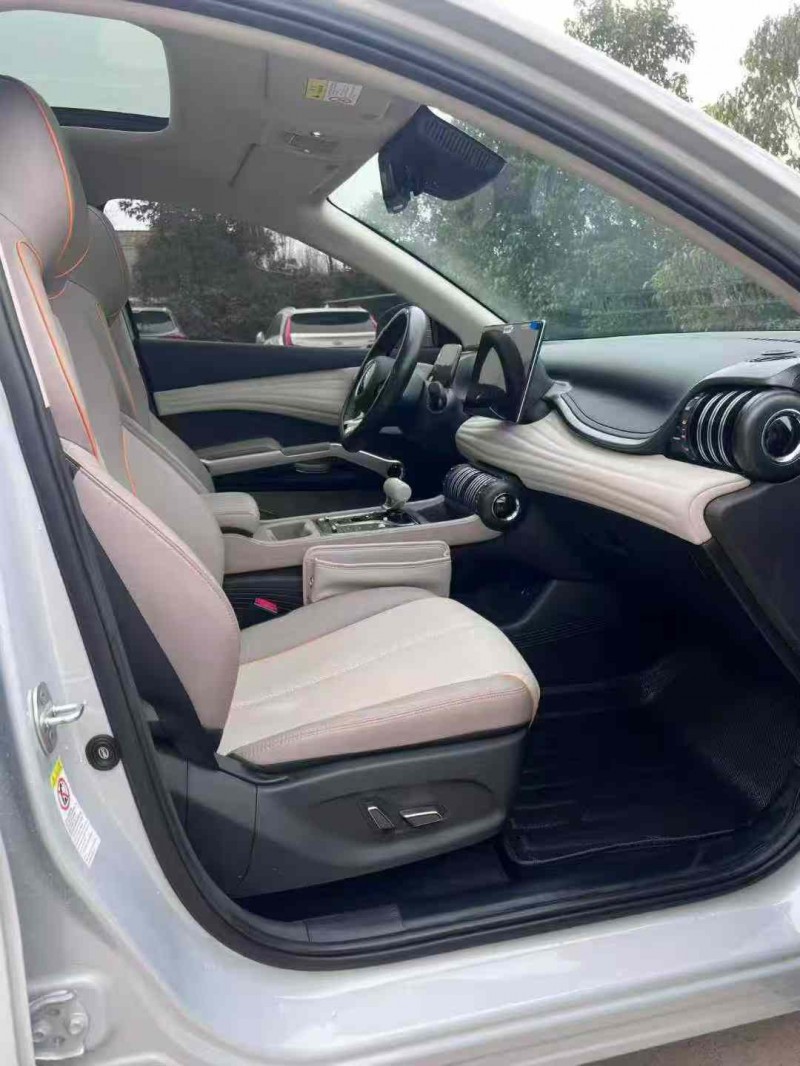 襄阳25年比亚迪元7