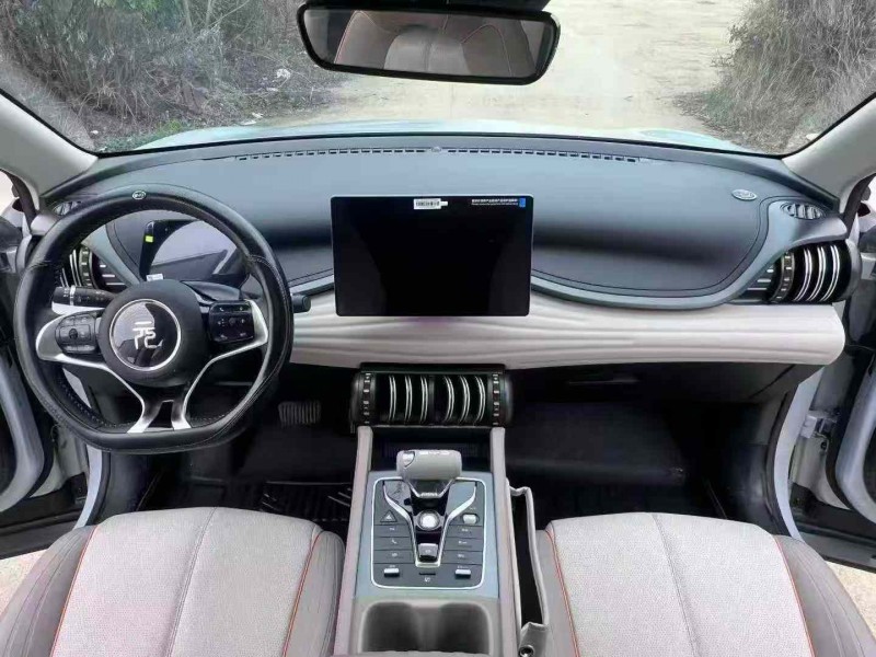 襄阳25年比亚迪元8