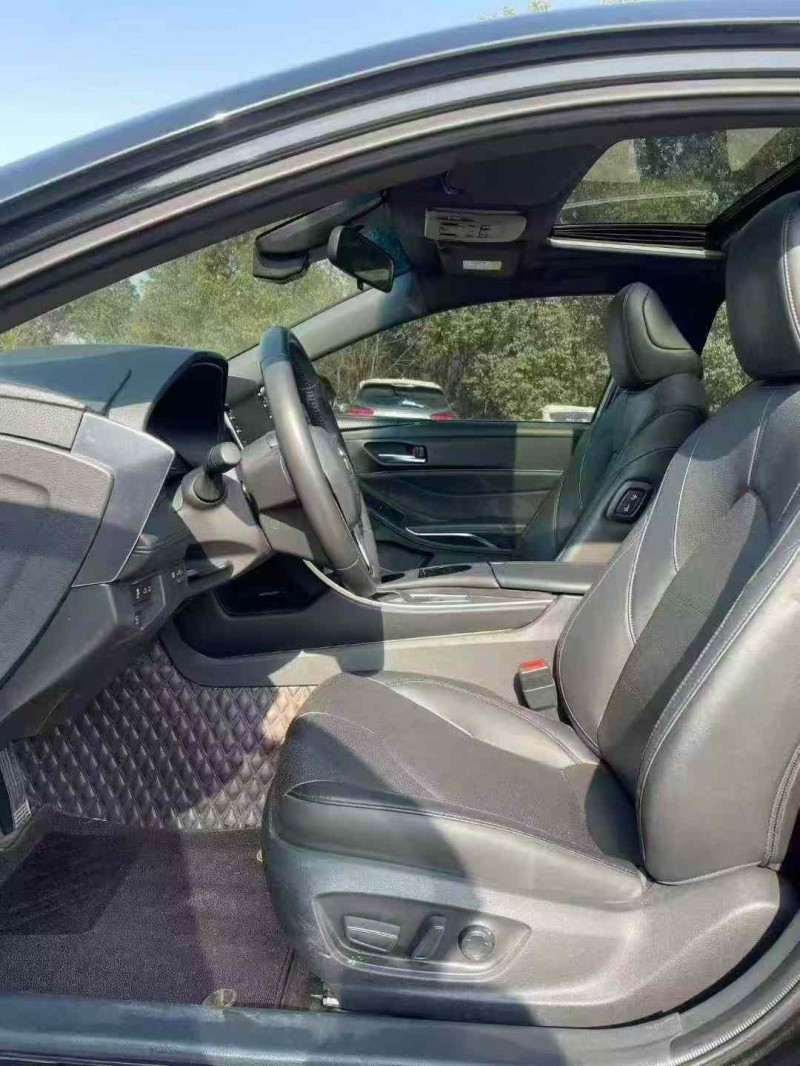 襄阳22年丰田亚洲龙3