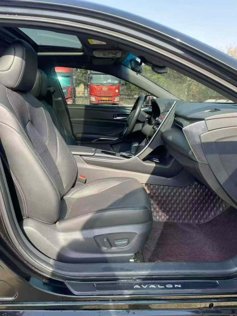 襄阳22年丰田亚洲龙6