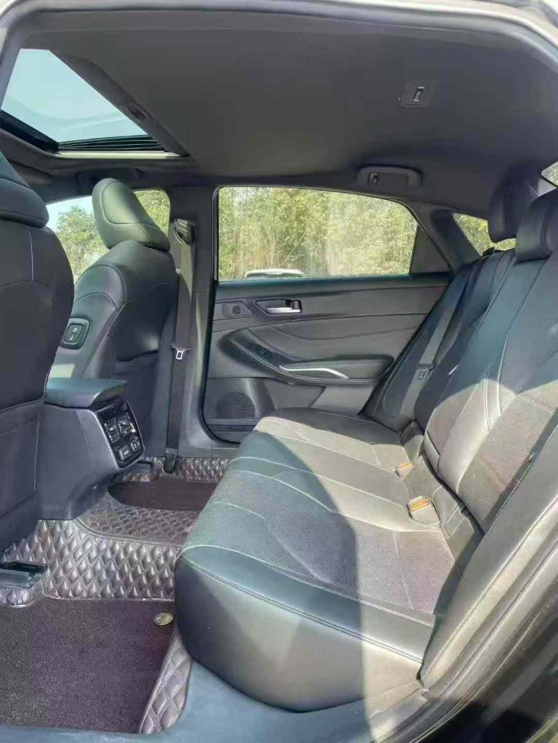 襄阳22年丰田亚洲龙7