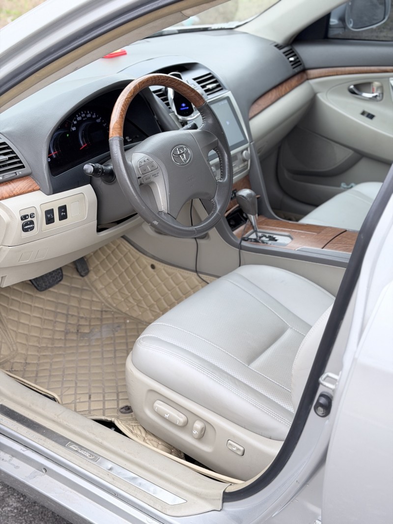 南宁10年丰田凯美瑞5