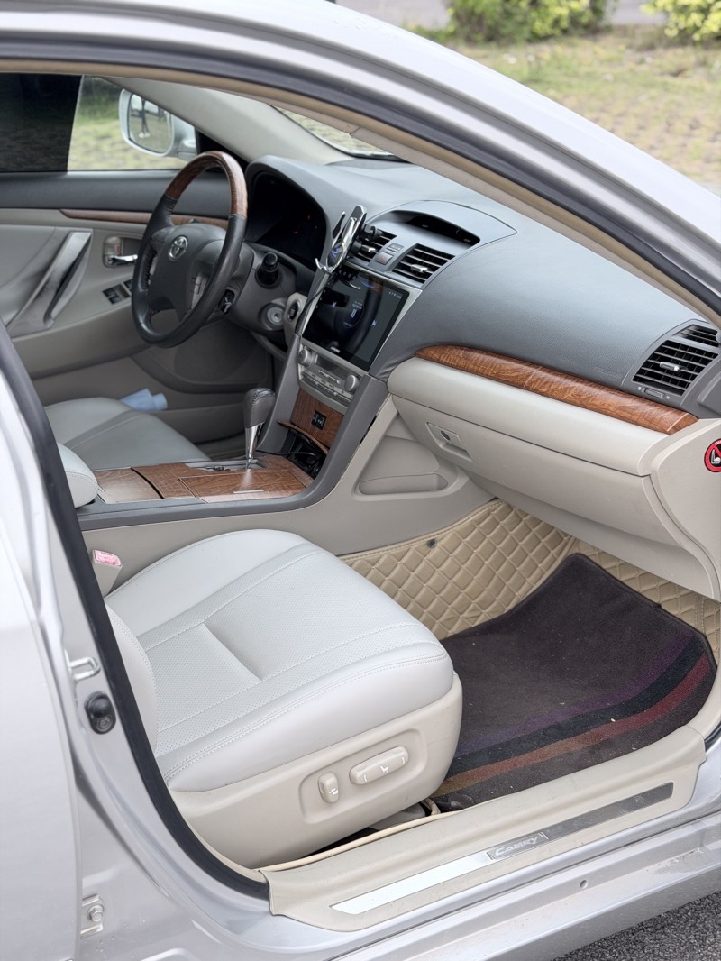 南宁10年丰田凯美瑞6