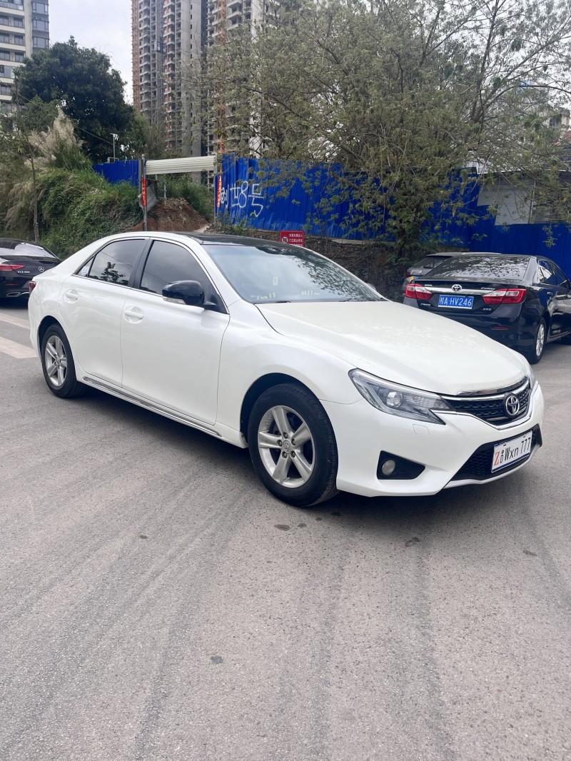 南宁14年丰田锐志2