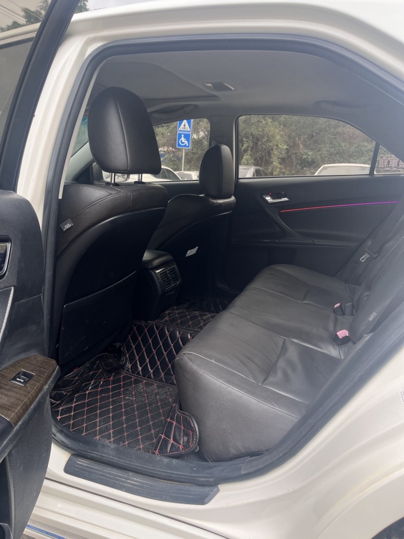 南宁14年丰田锐志5