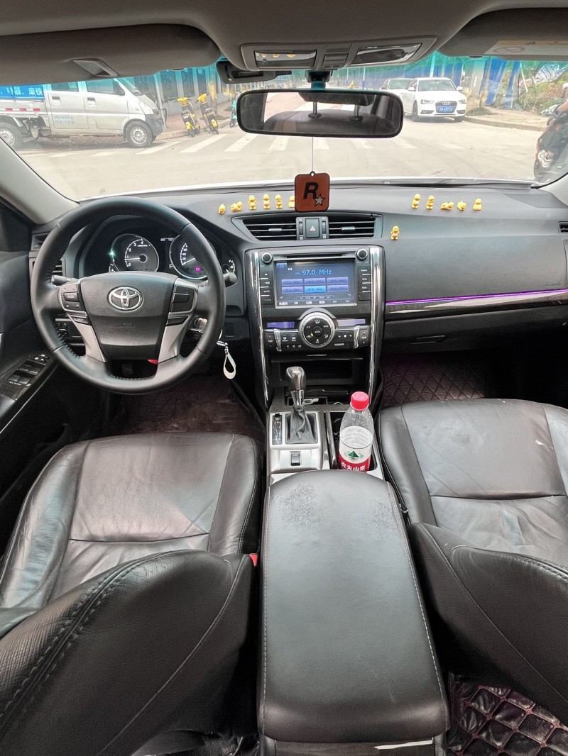 南宁14年丰田锐志6