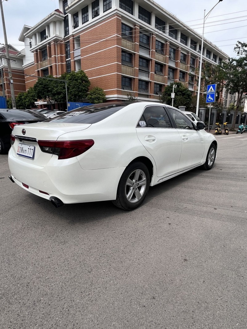 南宁14年丰田锐志7