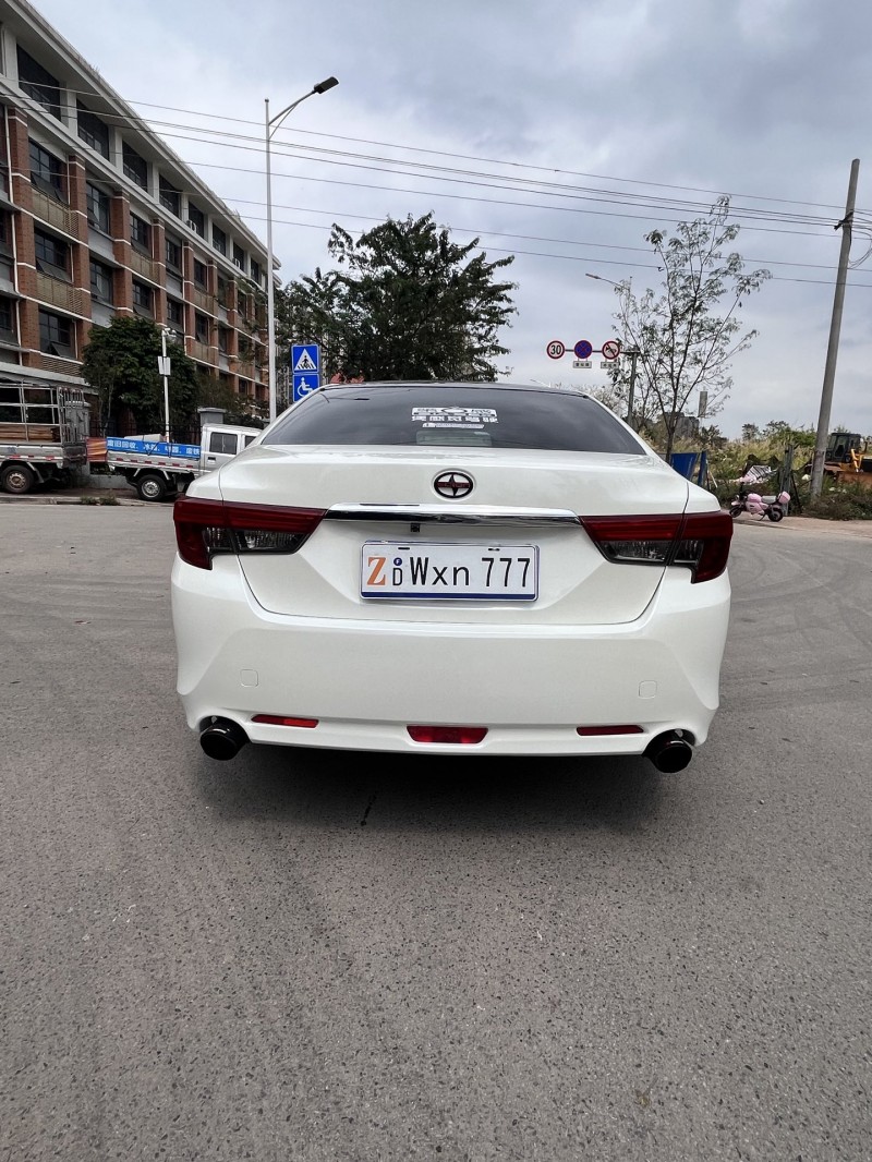 南宁14年丰田锐志8