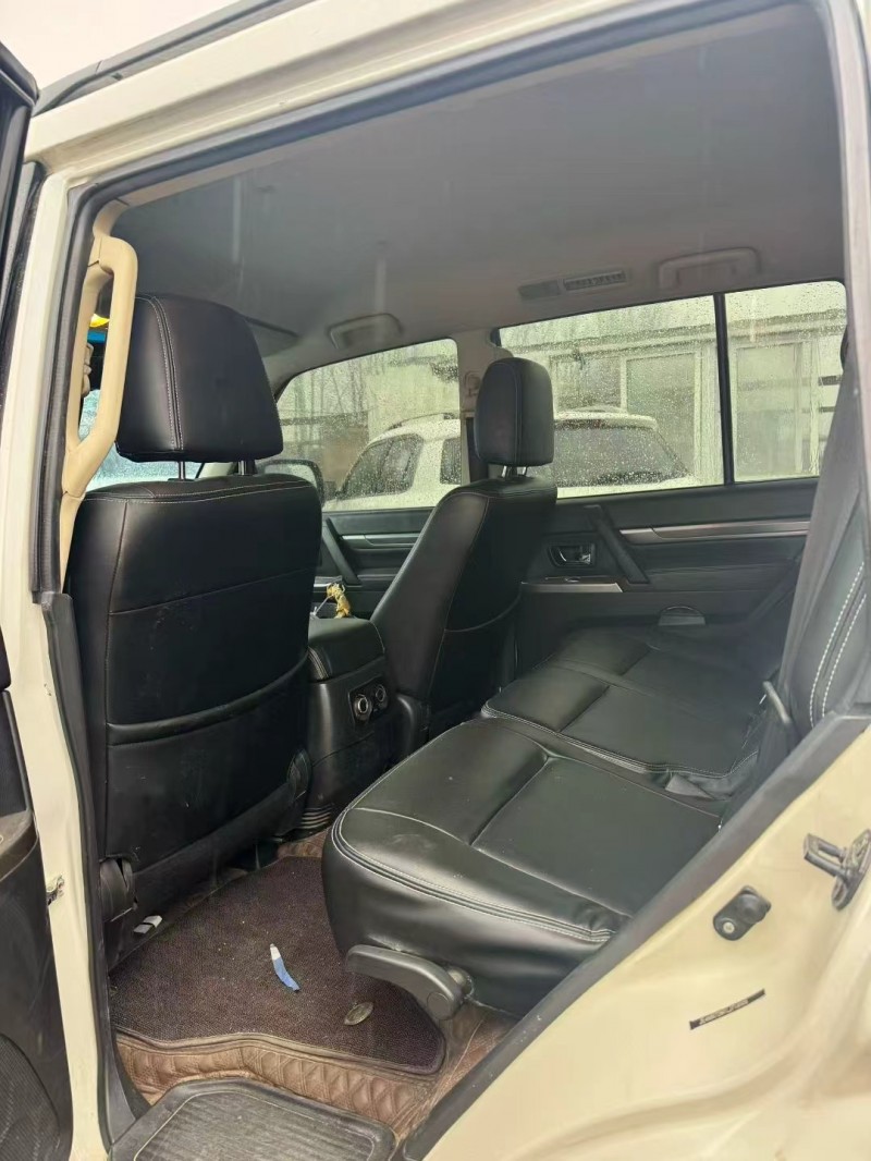 鹤壁20年三菱帕杰罗7