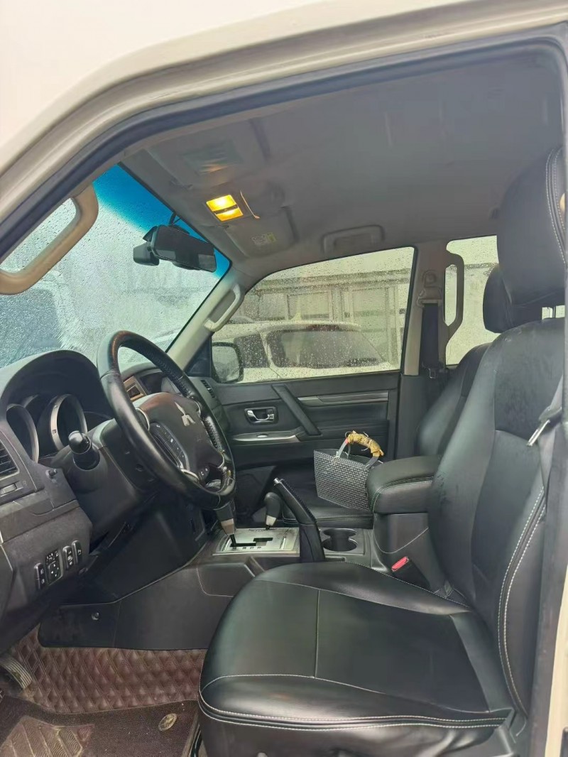 鹤壁20年三菱帕杰罗8