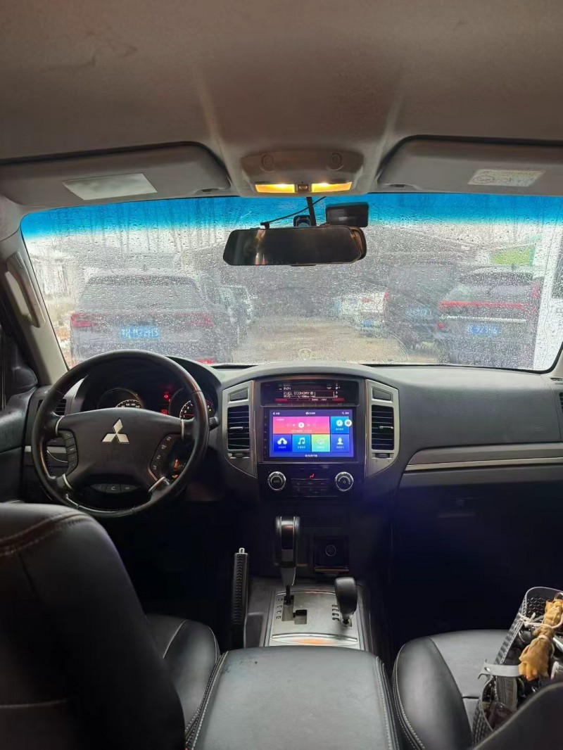 鹤壁20年三菱帕杰罗9