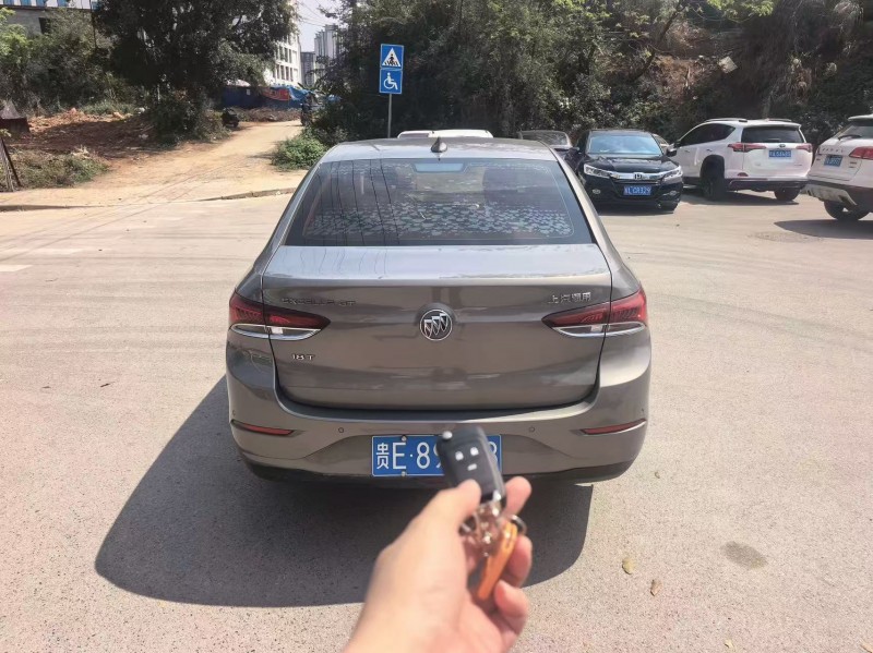 南宁19年别克英朗7